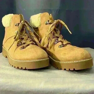 Women’s White Mountain Cliff Boots Size 9, LIKE NEW!!